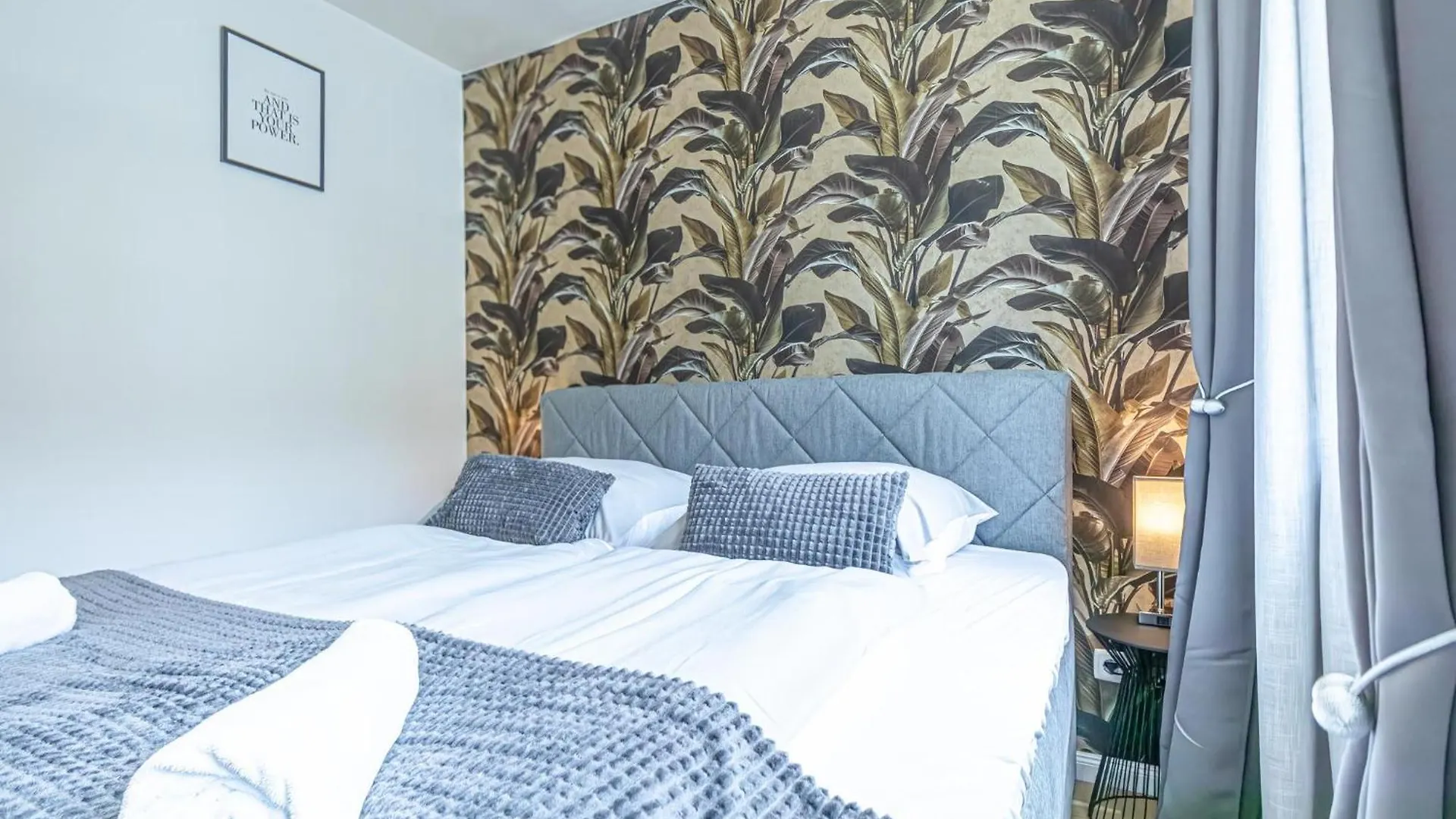 Chic 1Br & 1Lr Apt Only 9 Min To City Center, King Bed, Metro Access Viena Apartamento