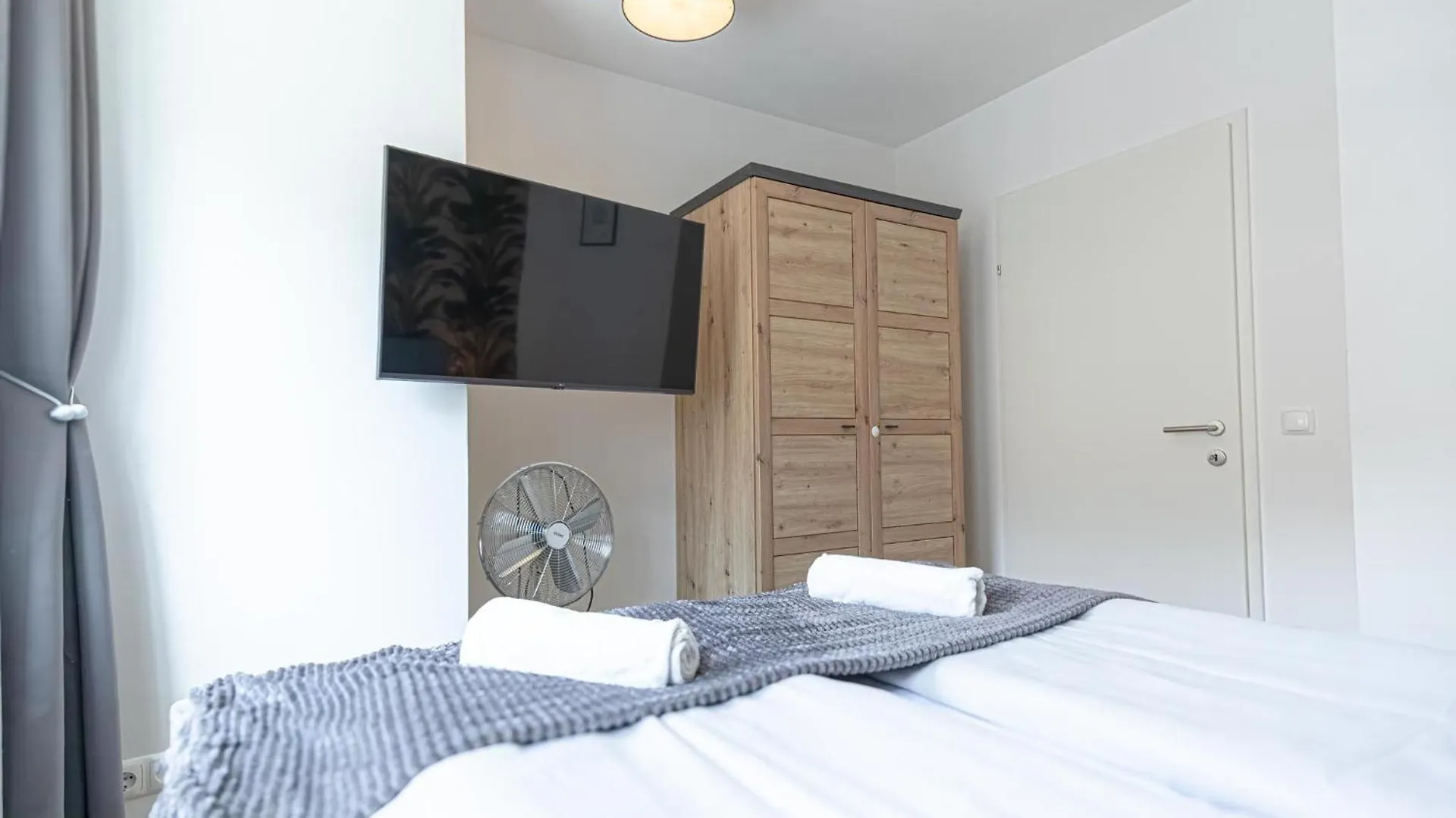 Apartament Chic 1Br & 1Lr Apt Only 9 Min To City Center, King Bed, Metro Access Wiedeń Austria