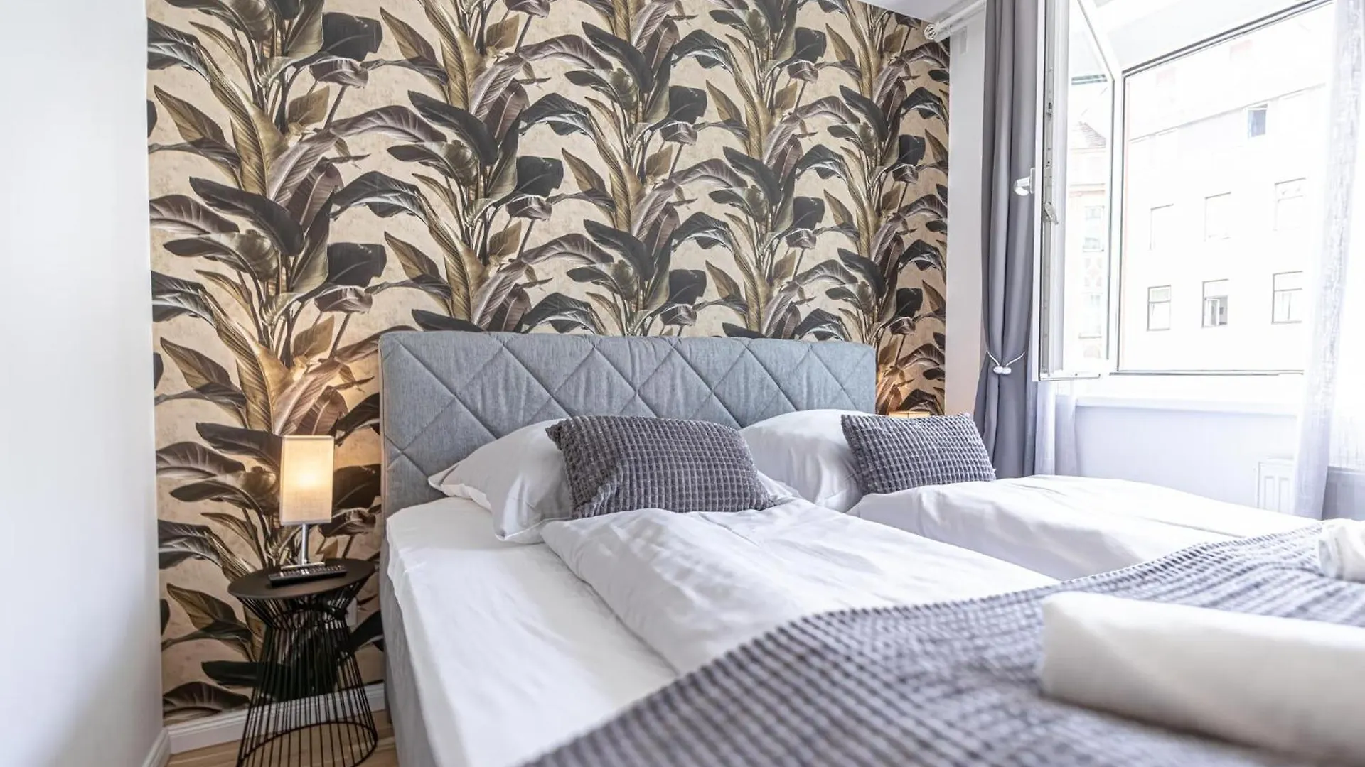 Chic 1Br & 1Lr Apt Only 9 Min To City Center, King Bed, Metro Access Vienna 0*,