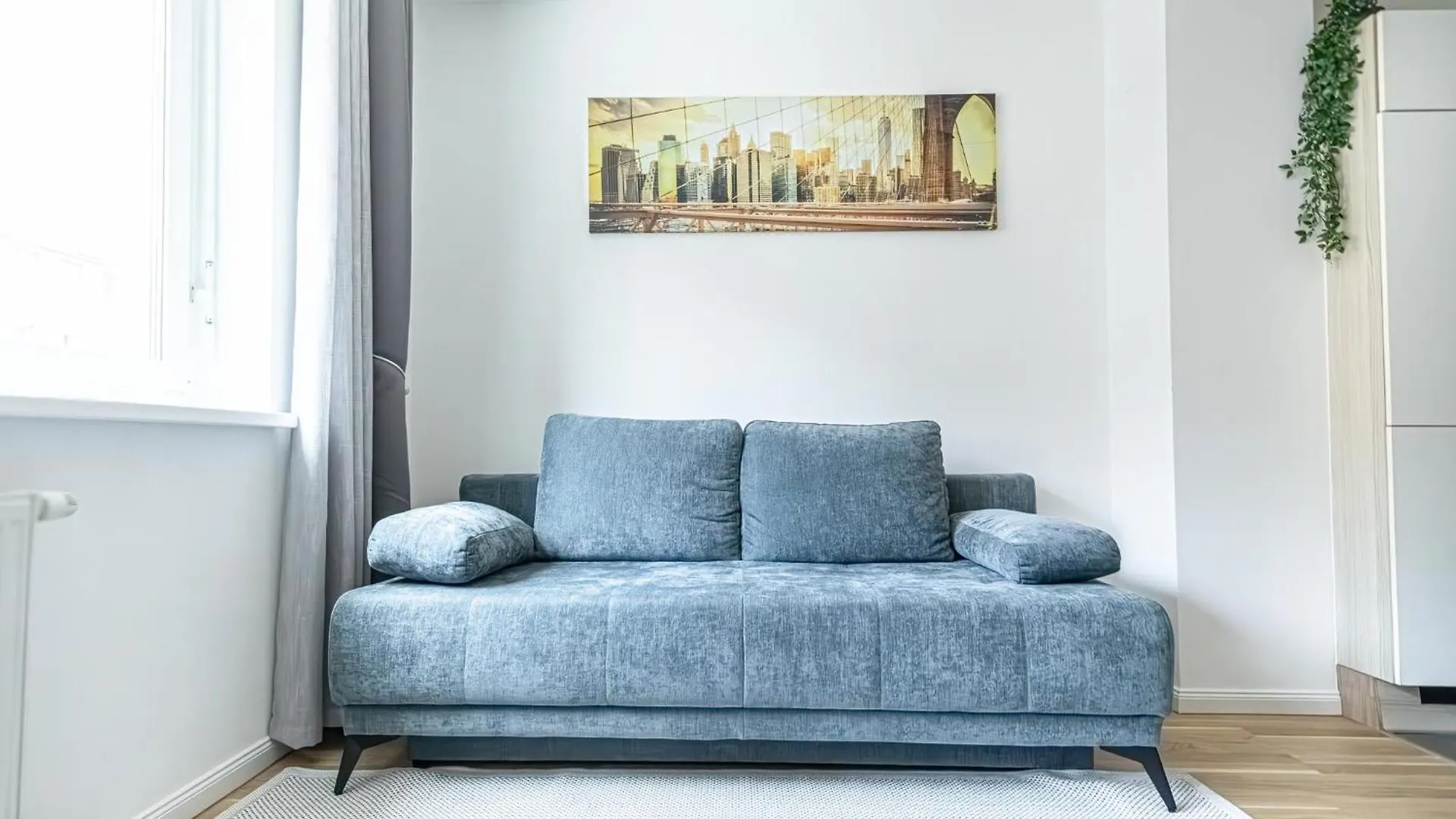 Chic 1Br & 1Lr Apt Only 9 Min To City Center, King Bed, Metro Access Wiedeń 0*,  Austria