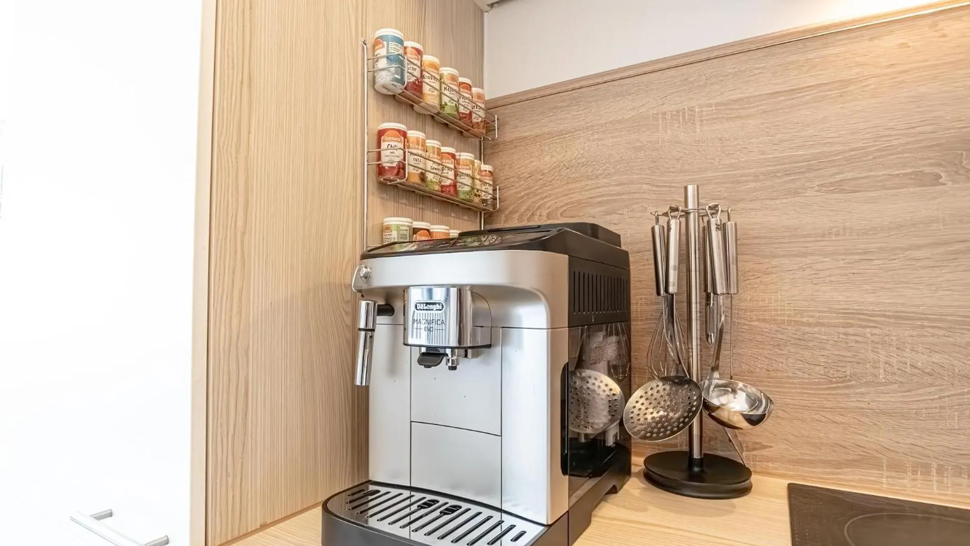 Apartament Chic 1Br & 1Lr Apt Only 9 Min To City Center, King Bed, Metro Access Wiedeń Austria
