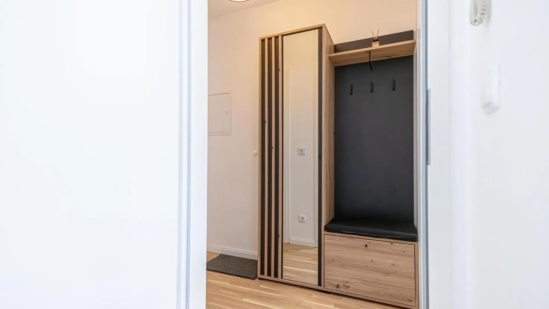 Apartament Chic 1Br & 1Lr Apt Only 9 Min To City Center, King Bed, Metro Access Wiedeń Austria
