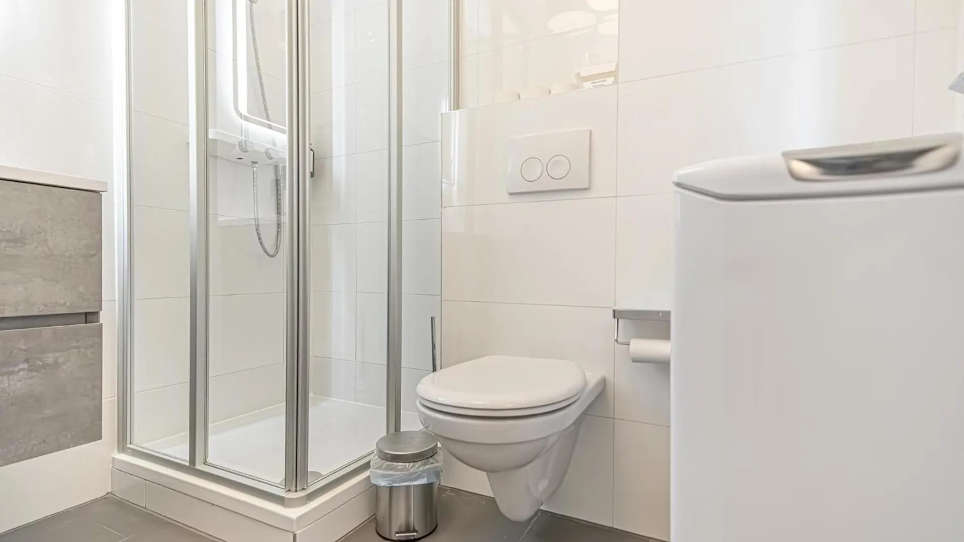Chic 1Br & 1Lr Apt Only 9 Min To City Center, King Bed, Metro Access Wiedeń